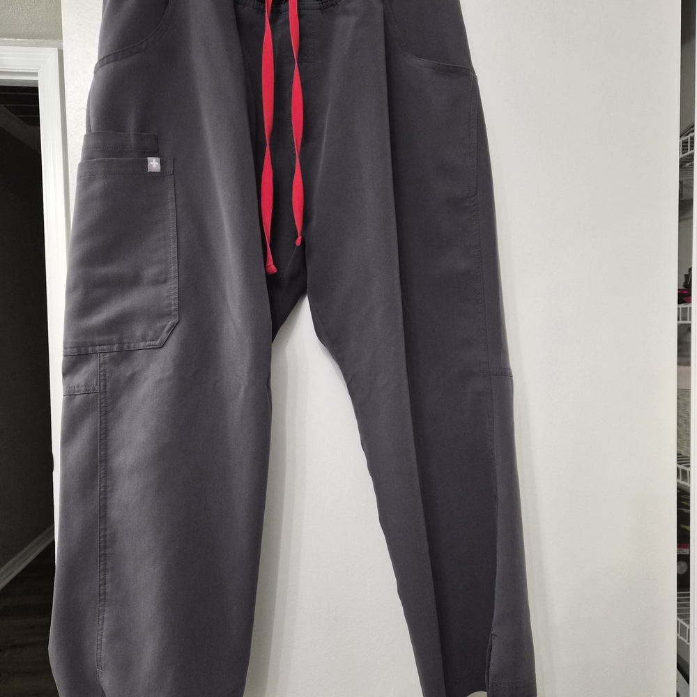 FIGS Straight-Leg Scrub Pants in Charcoal with Pink Drawcord